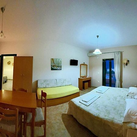 Hotel Odyssion วาซีลีกี ภายนอก รูปภาพ